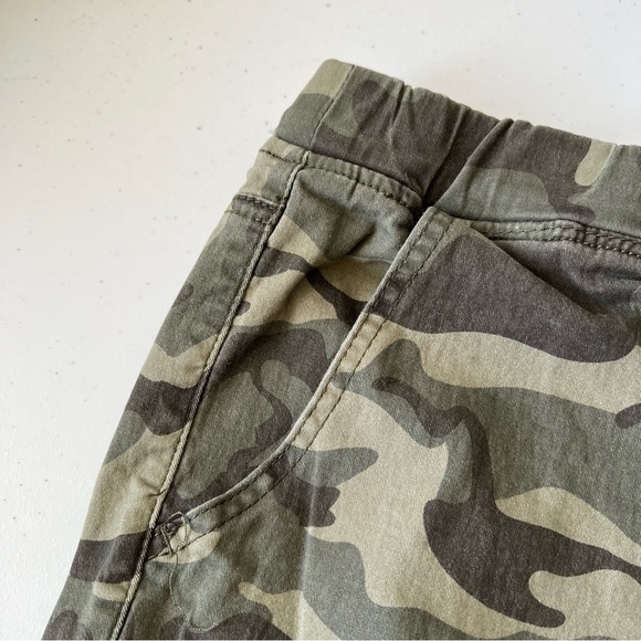 Royalty For Me Collection Green Camo Cut Off Elastic Waist Shorts Size 2X - Picture 4 of 6
